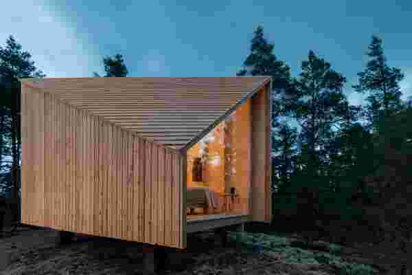 Prefabricated as a gym or an office, this lightweight modular cabin is the answer to 2020’s travel blues!